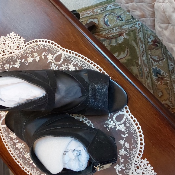 Easy Street Alive 5 10 M size Black Glitter**Was $30** - Picture 2 of 4